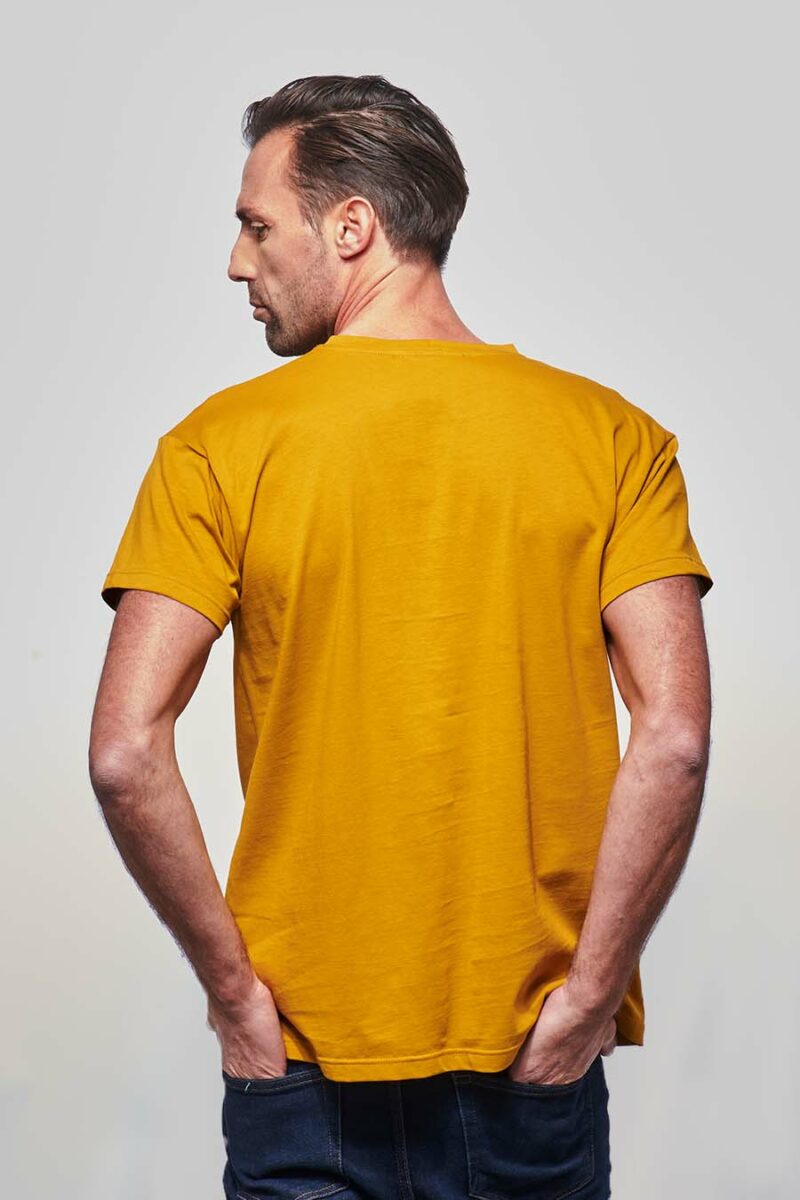 Teeshirt classique homme made in France en coton bio moutarde - FIL ROUGE