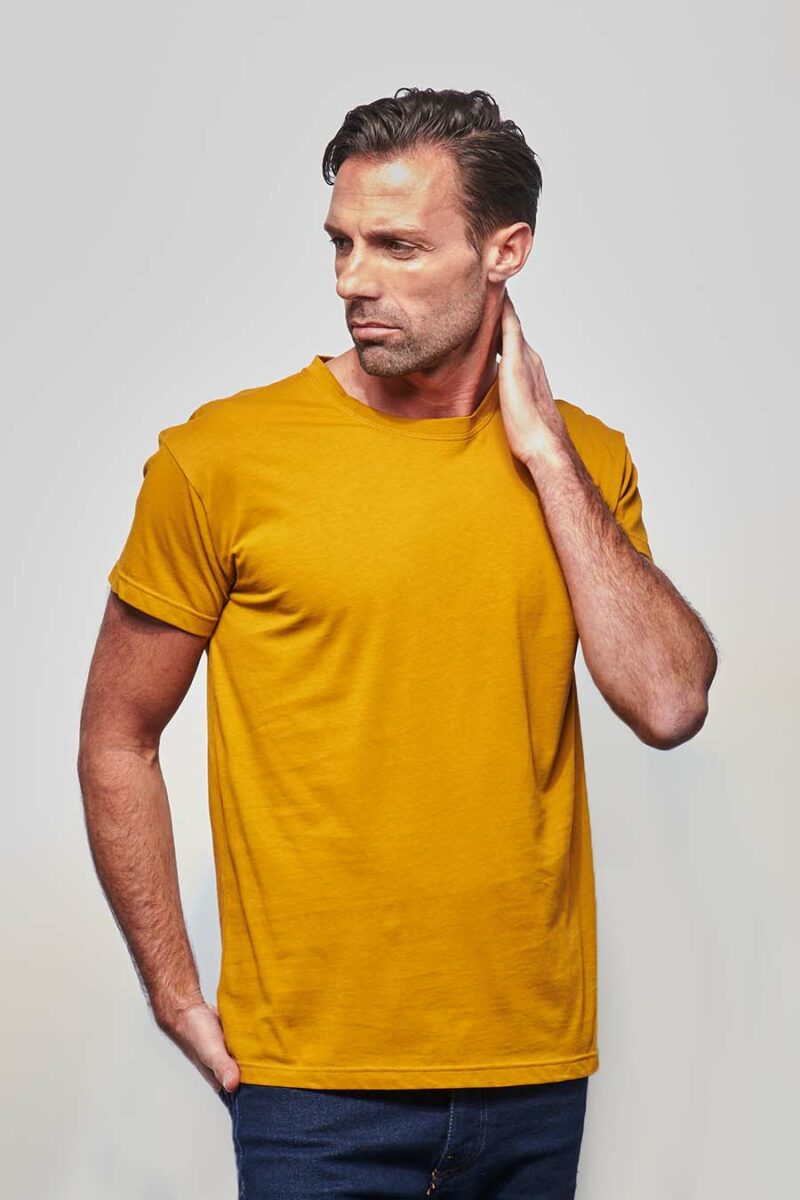 Tshirt classique homme made in France en coton bio moutarde - FIL ROUGE