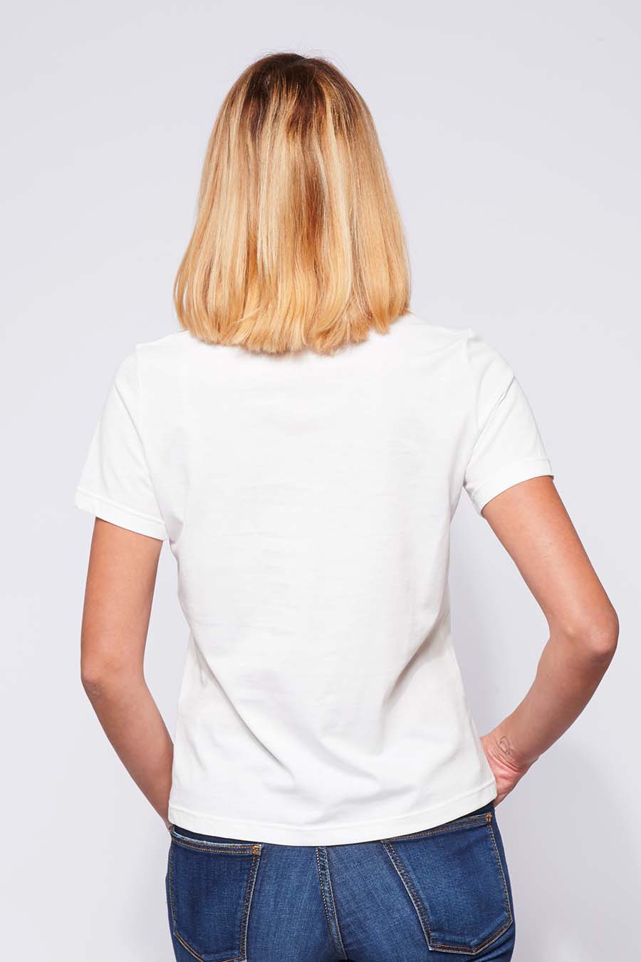 Tee-shirt made in France col en V en coton bio BETTY blanc femme de dos - FIL ROUGE