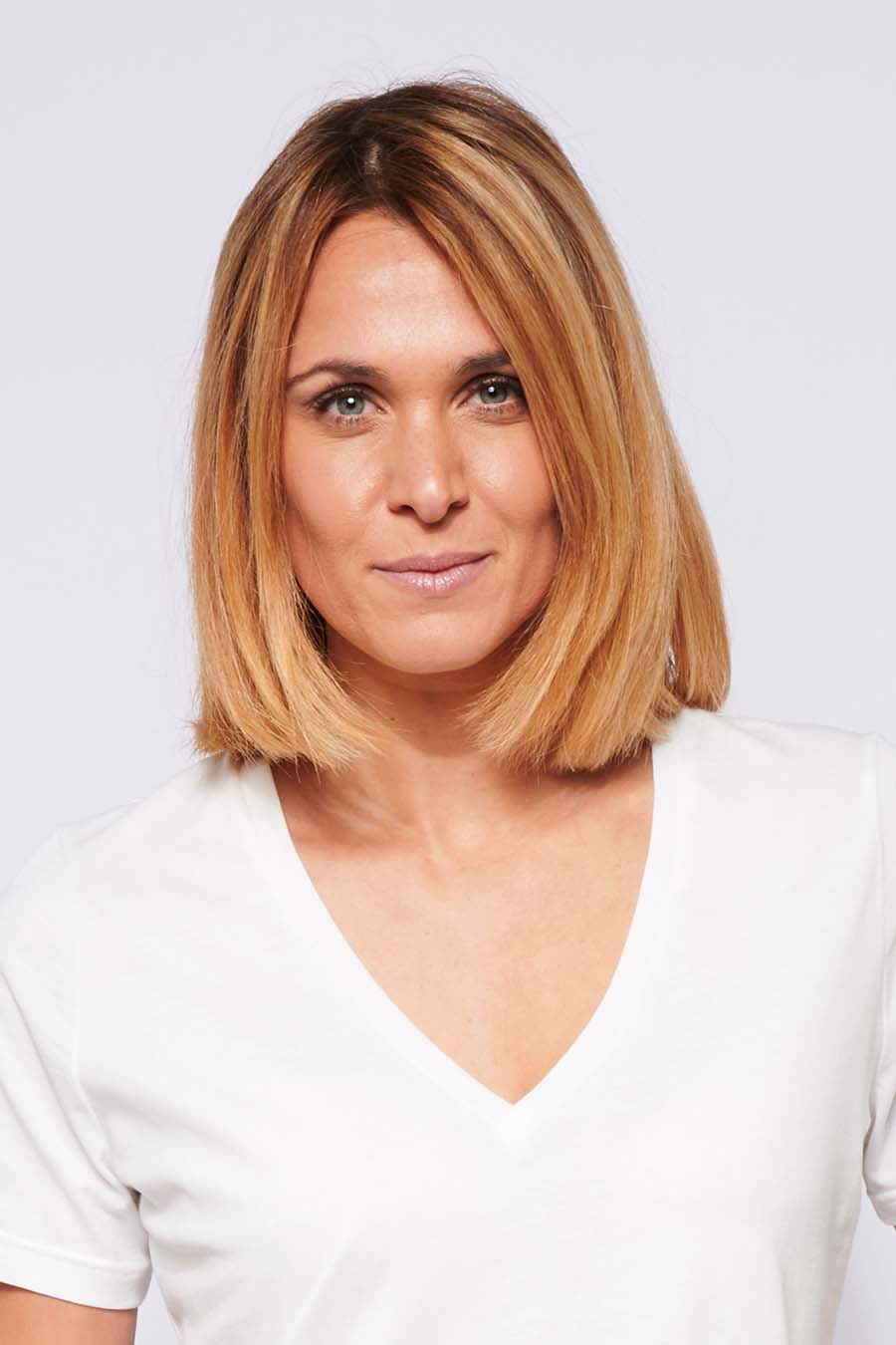 Zoom Tee-shirt femme made in France col en V en coton bio BETTY blanc - FIL ROUGE