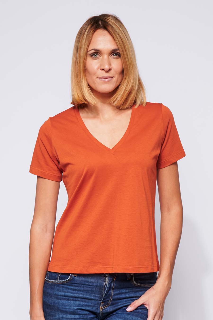 Tee-shirt ajusté col en V Femme made in France en coton bio brique - Fil Rouge