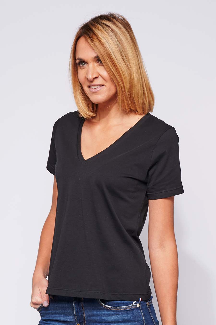Tee-shirt made in France en coton bio BETTY noir femme de profil - FIL ROUGE