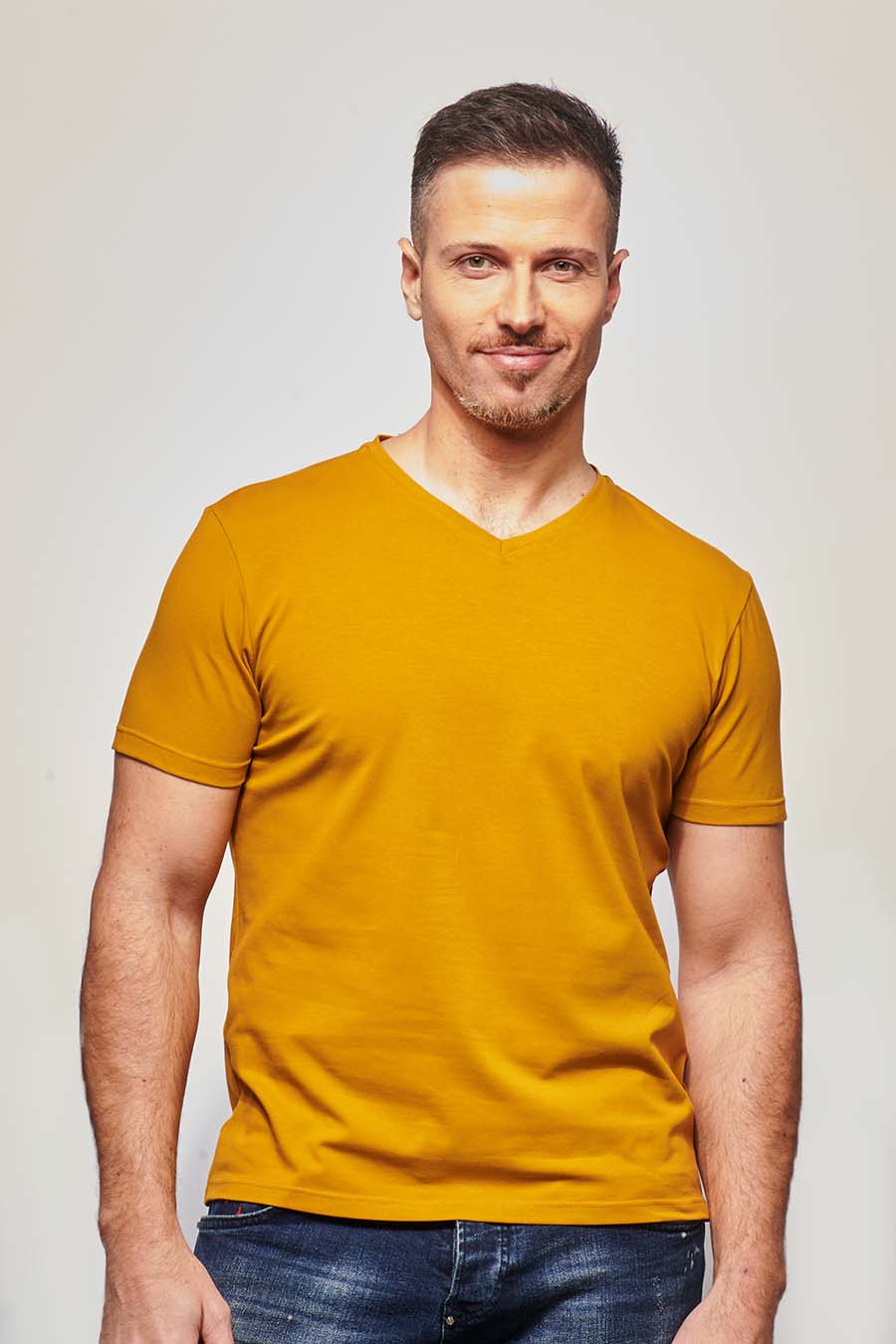 Tee-shirt Homme made in France col en V moutarde - FIL ROUGE