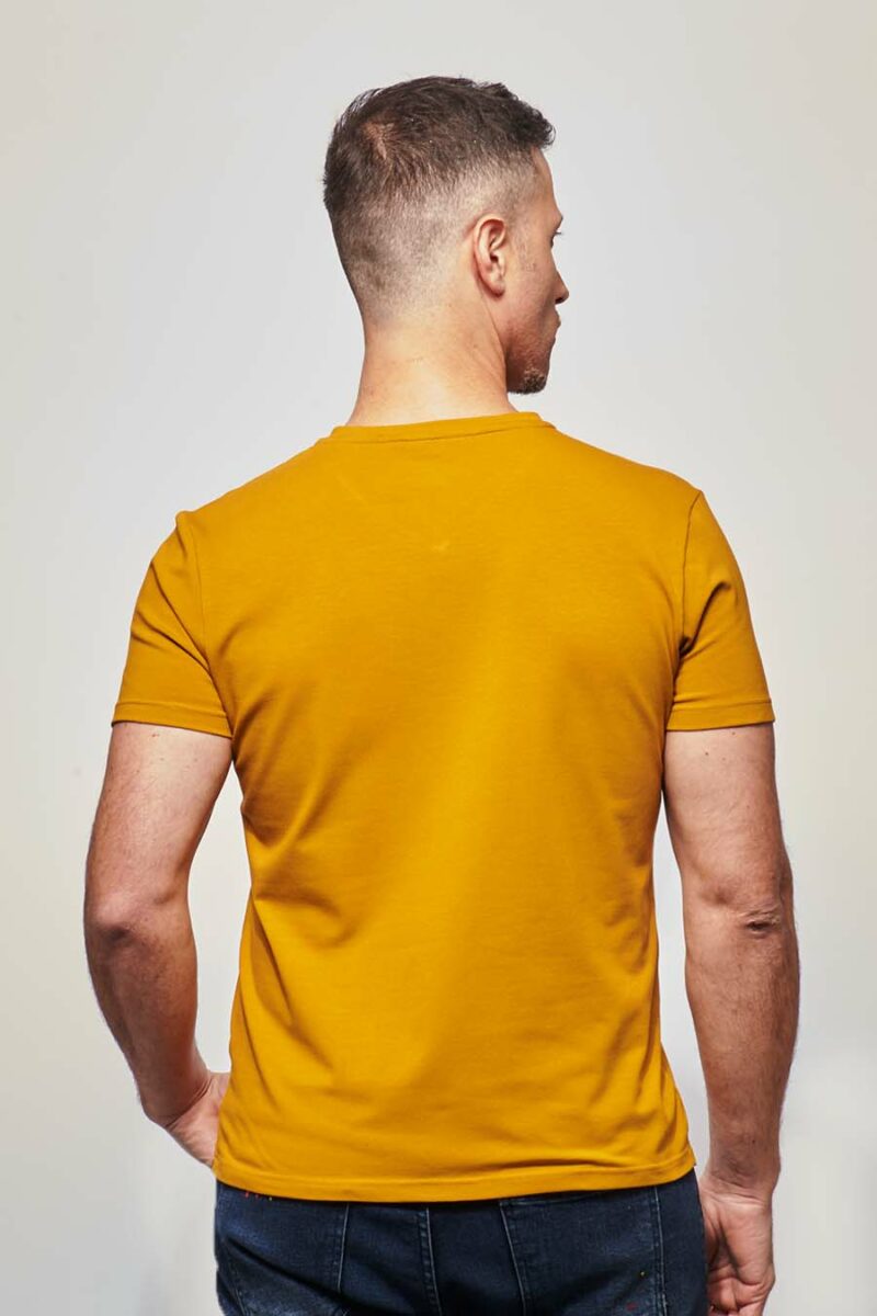 T-shirt homme made in France col en V moutarde - FIL ROUGE