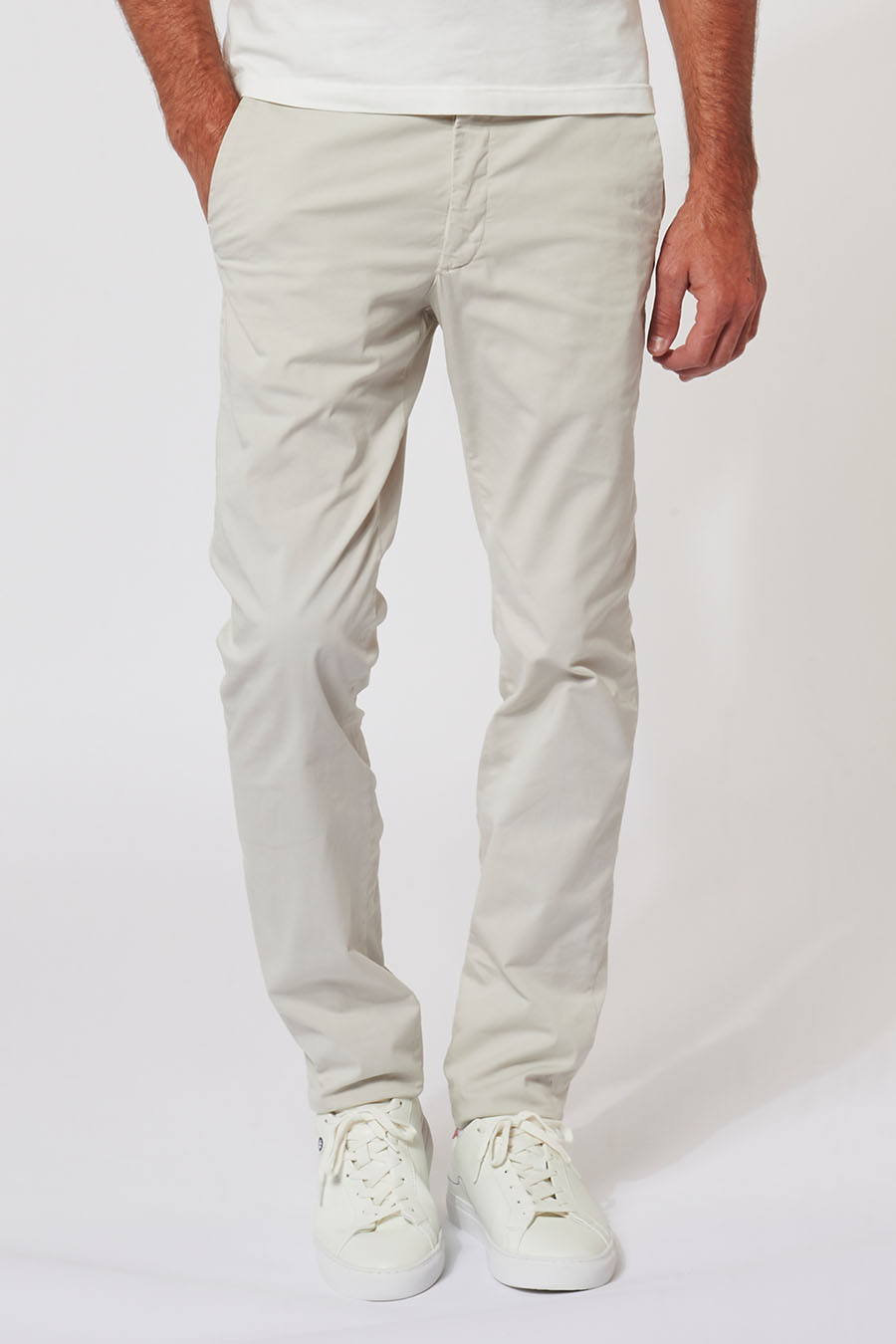 Chino Fit Leger Ciment 4.jpg