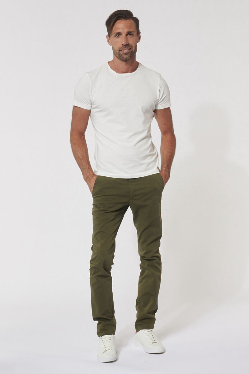 Chino Fit Leger Olive 1.jpg