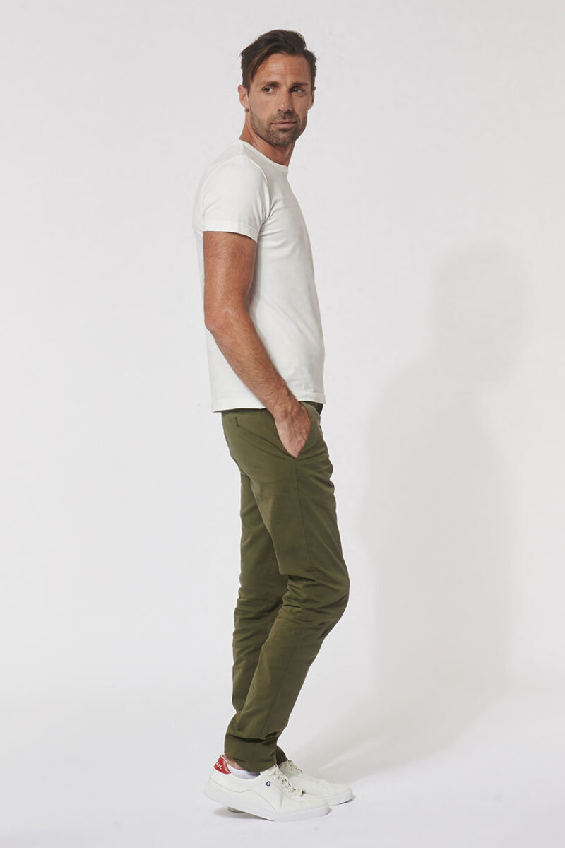Chino Fit Leger Olive 2.jpg
