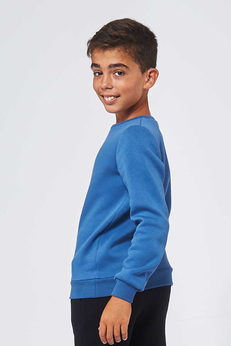 Sweatshirt made in France en molleton gratté ARMAND bleu cobalt enfant de profil - FIL ROUGE