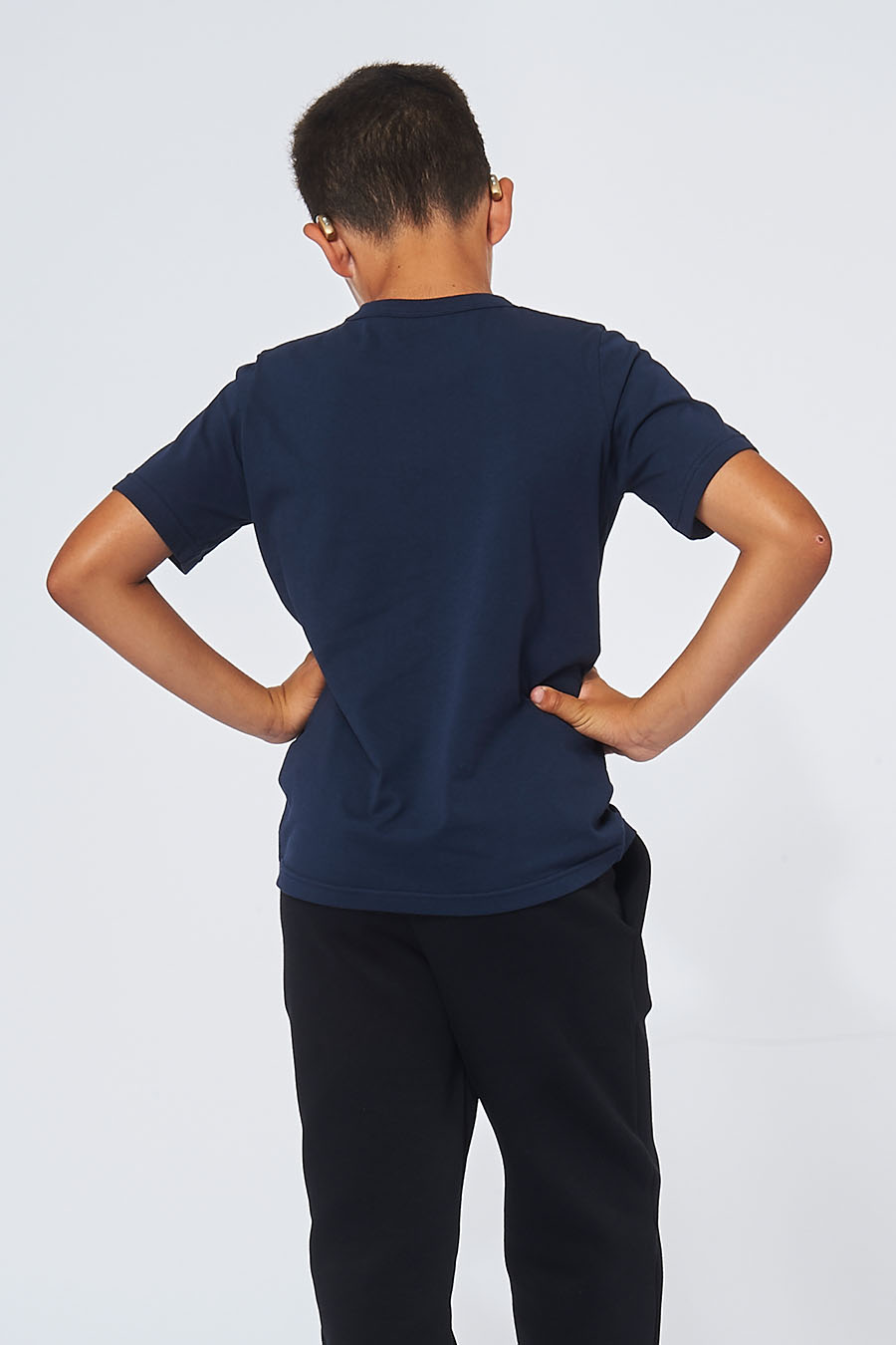 Tee-shirt made in France en coton bio AUGUST marine garçon de dos - FIL ROUGE