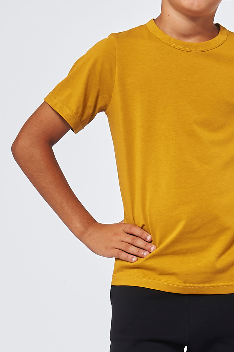 zoom tee-shirt garçon made in France en coton bio AUGUST moutarde - FIL ROUGE