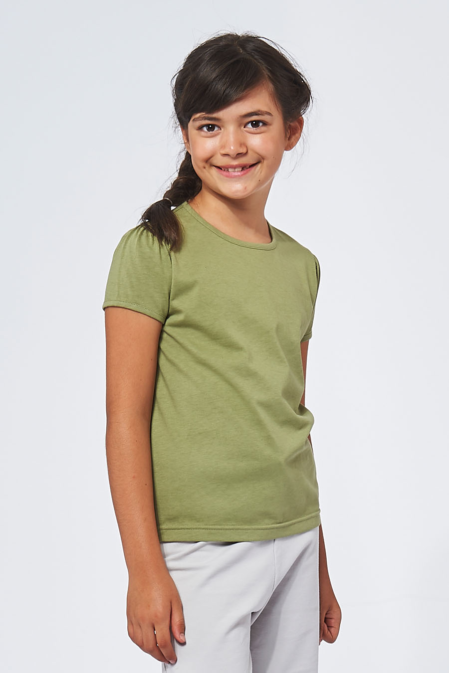 Tee-shirt made in France en coton bio RAFFAELLA kaki fille qui sourit - FIL ROUGE